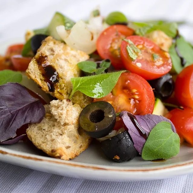 Tomaten-Brot-Salat Tomaten-Brot-Salat
