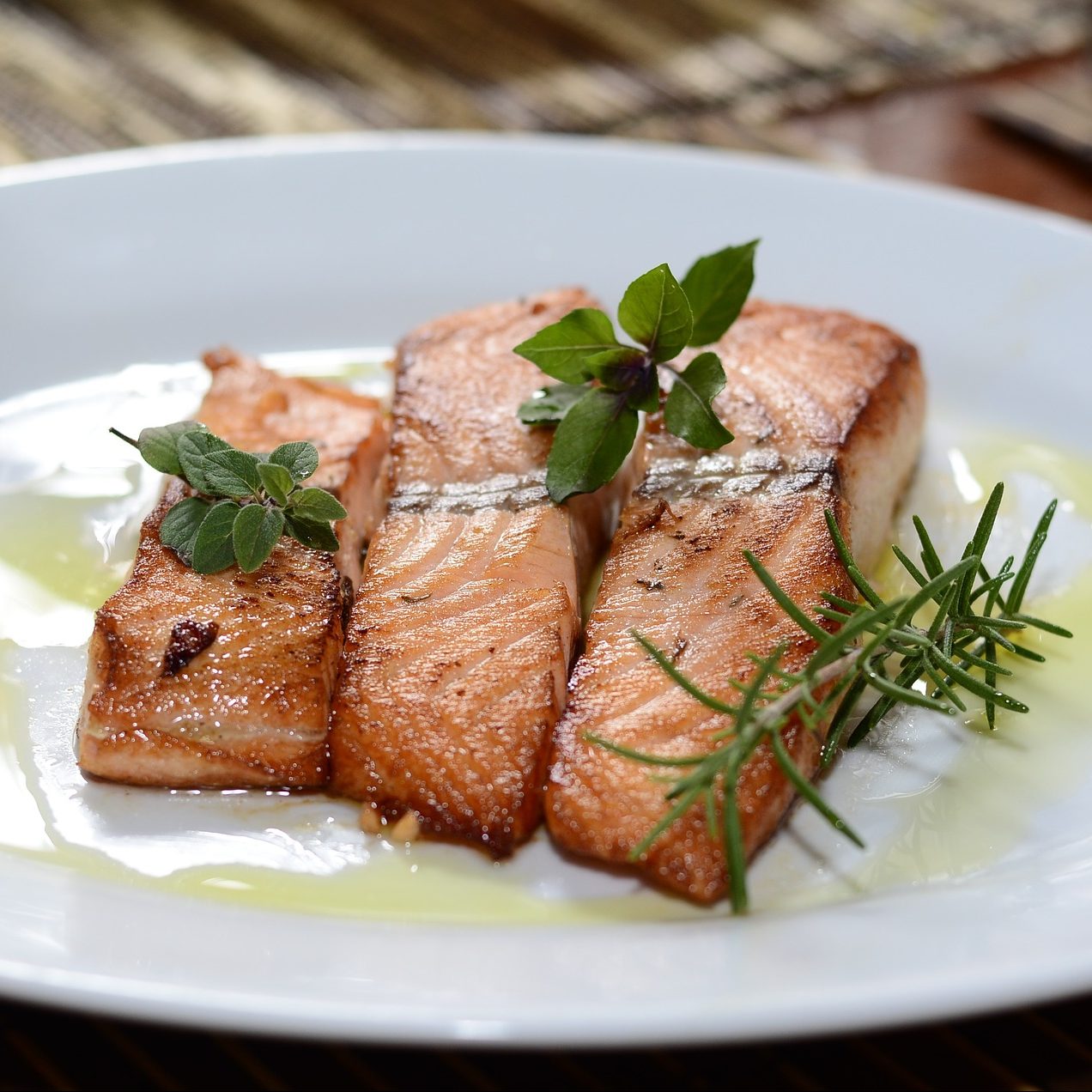 Lachs-Stäbchen mit Fenchelgemüse