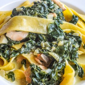 Nudeln mit Lachs-Spinat-Soße