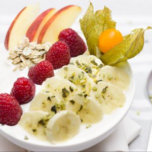 Orientalischer Joghurt mit Apfel und Banane